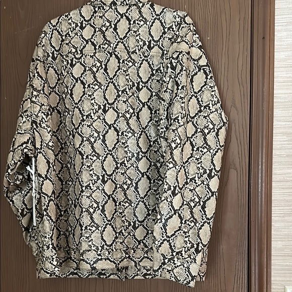 Good American Cream and Black Vegan Leather Shirt Jacket - Picture 2 of 13